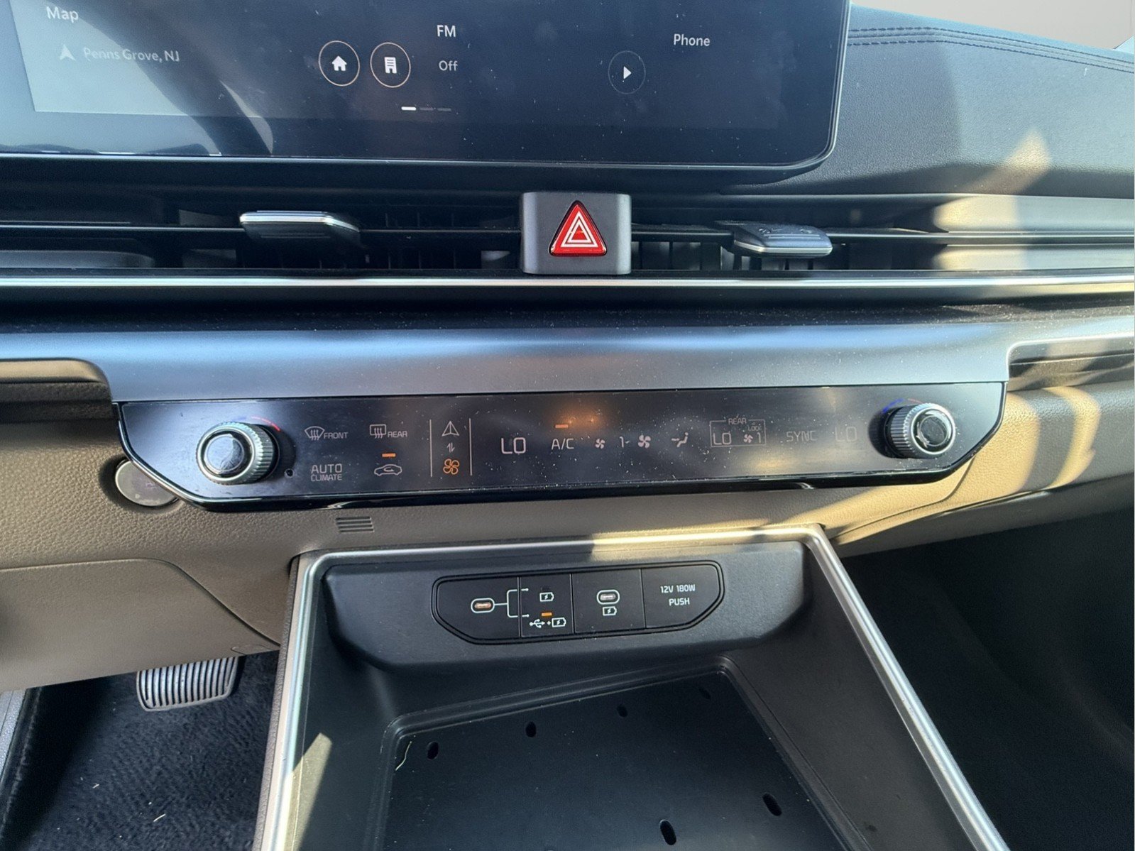 Used 2025 Kia Carnival FWD image 13