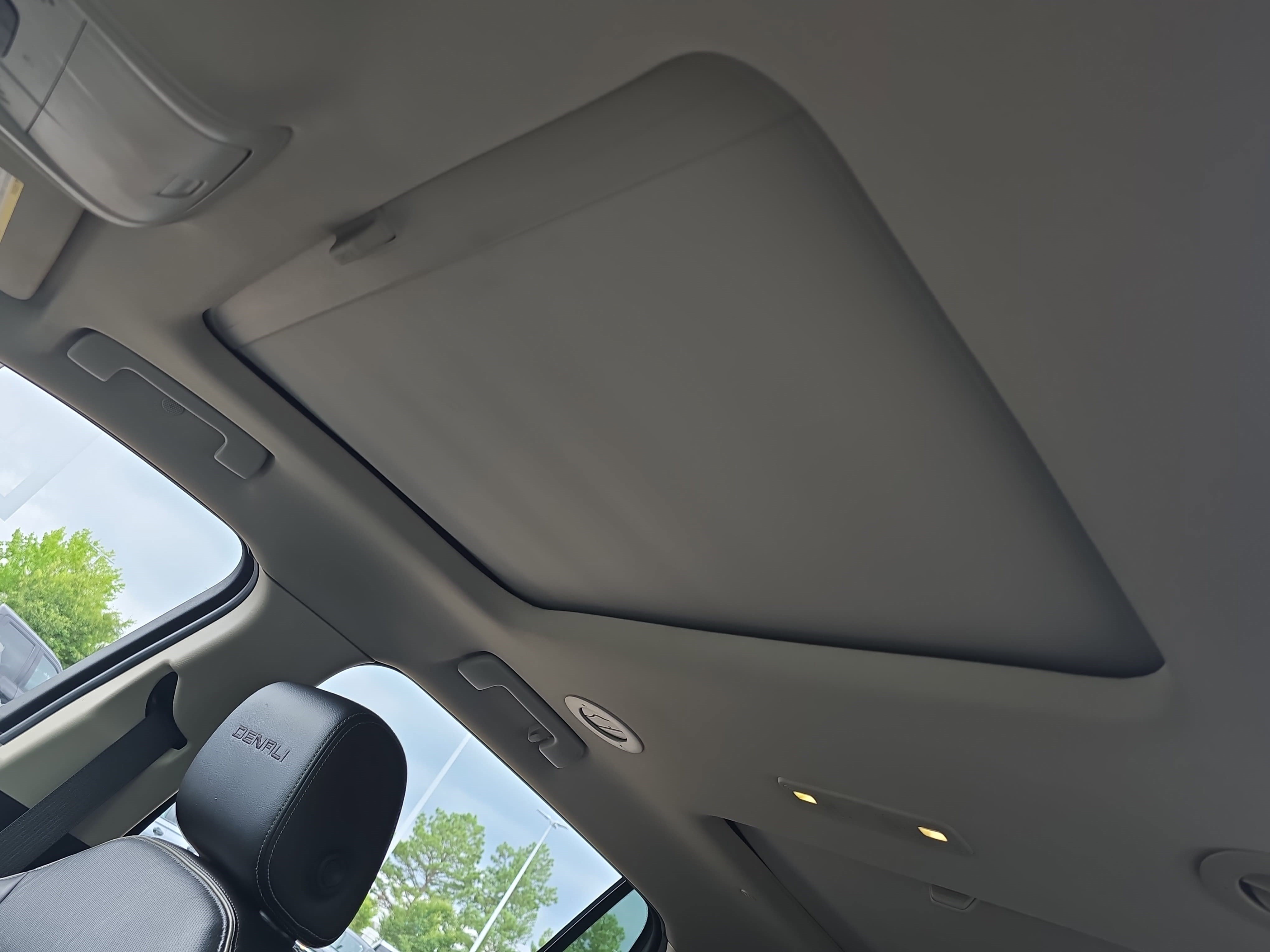 Used 2017 GMC Acadia Denali w/ Technology Package FWD image 30