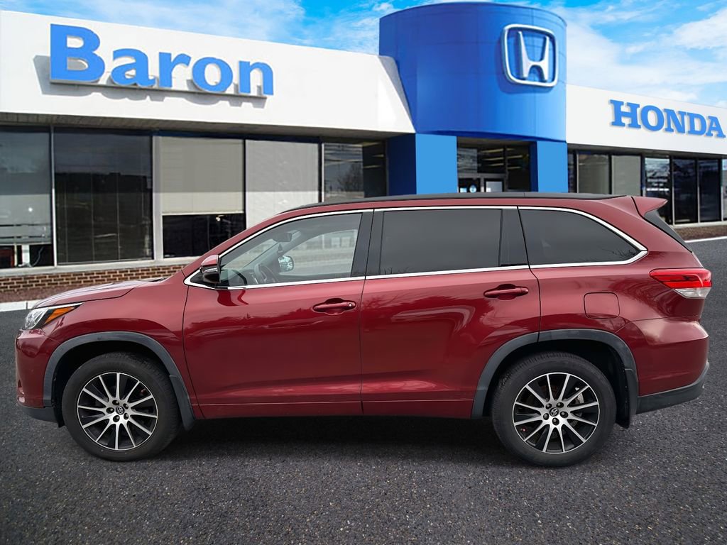 Used 2018 Toyota Highlander SE AWD/4WD image 3