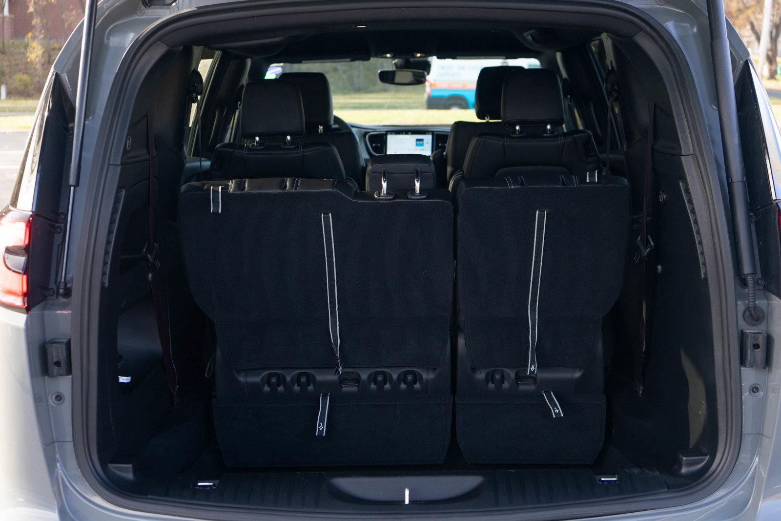 Used 2024 Chrysler Pacifica Touring-L w/ S Appearance Package image 9