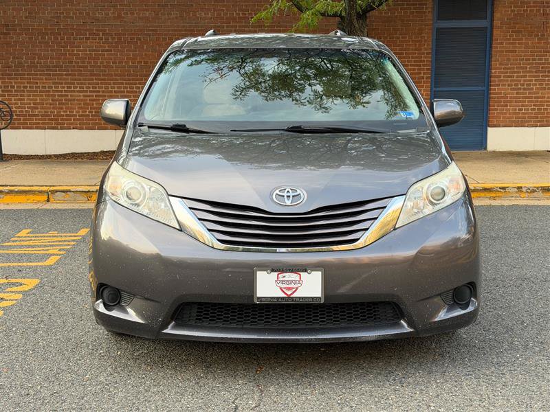 Used 2016 Toyota Sienna LE w/ Protection Package FWD image 4
