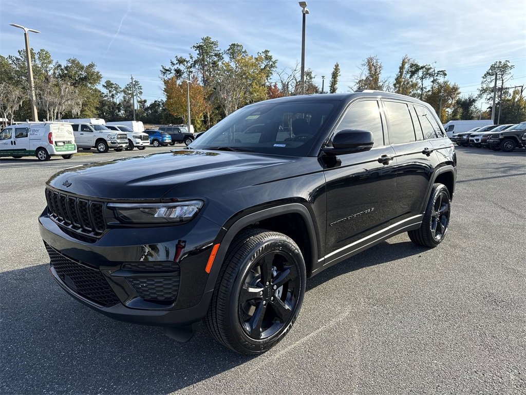New 2025 Jeep Grand Cherokee Altitude w/ Trailer Tow Package image 6