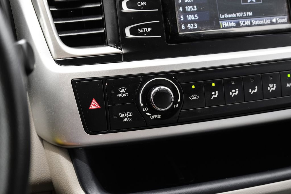 Used 2019 Toyota Highlander LE FWD image 24