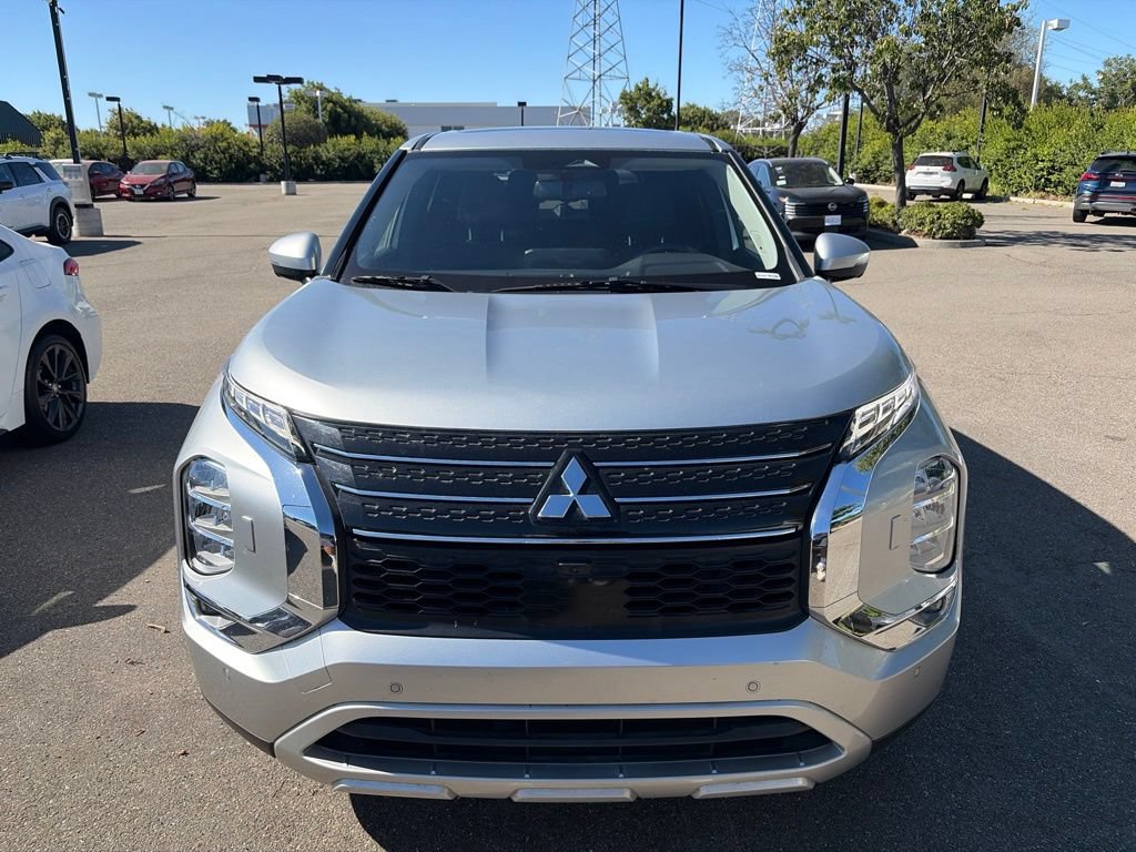 Used 2024 Mitsubishi Outlander SE AWD/4WD image 2