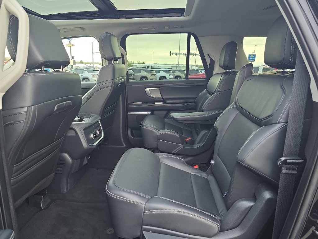 Used 2025 Ford Expedition Max Platinum AWD/4WD image 18