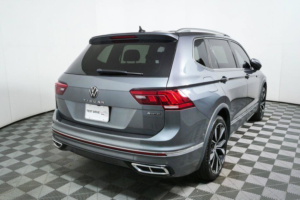 Used 2024 Volkswagen Tiguan SEL R-Line AWD/4WD image 3