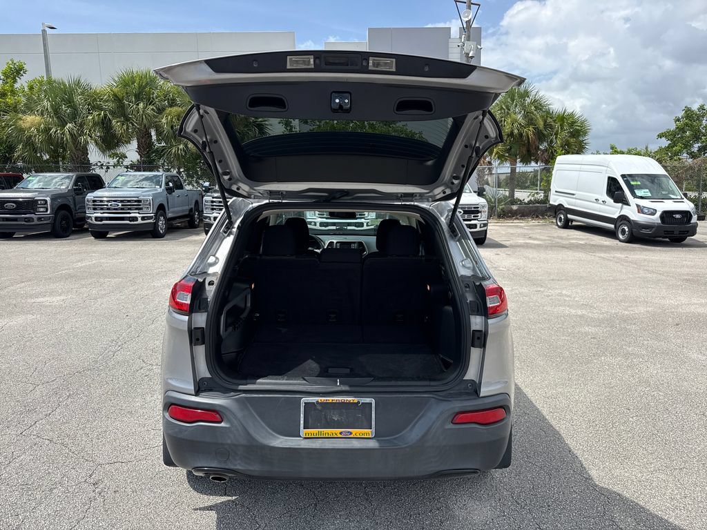 Used 2017 Jeep Cherokee Sport FWD image 25