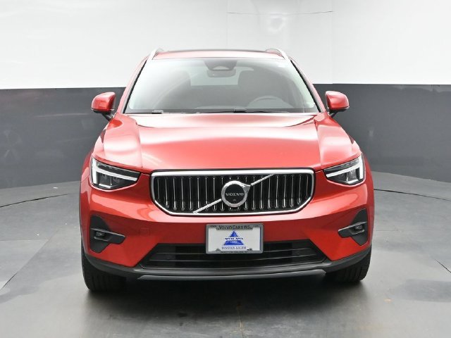 Used 2023 Volvo XC40 B4 Plus w/ Driver Assist Package FWD image 3