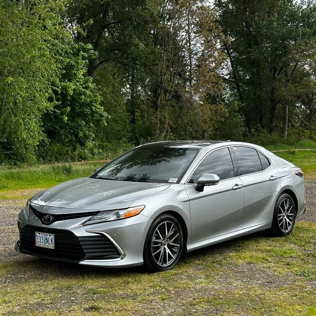 Used 2022 Toyota Camry XLE w/ Navigation Package FWD image 5