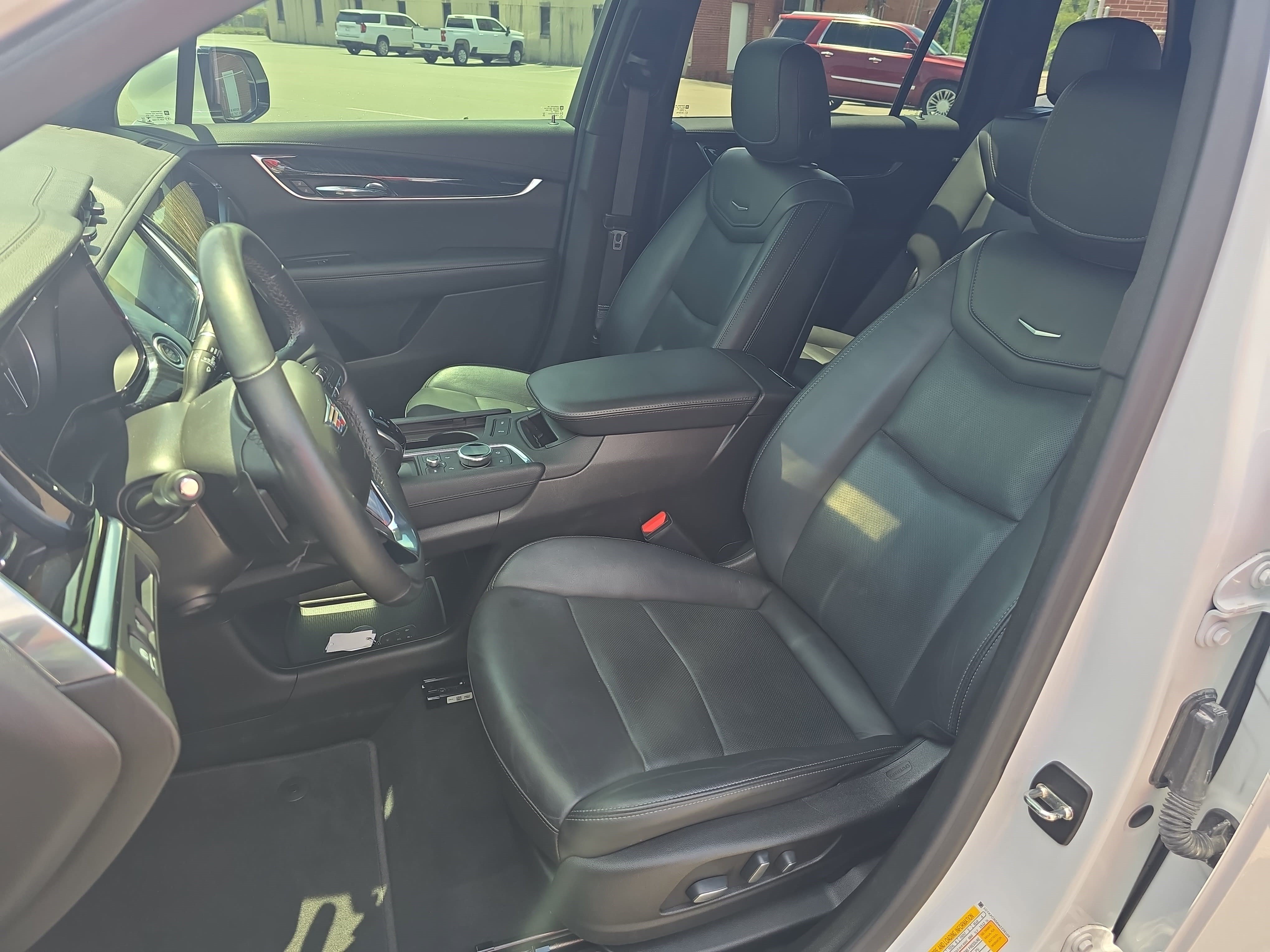 Used 2021 Cadillac XT6 Premium Luxury FWD image 16