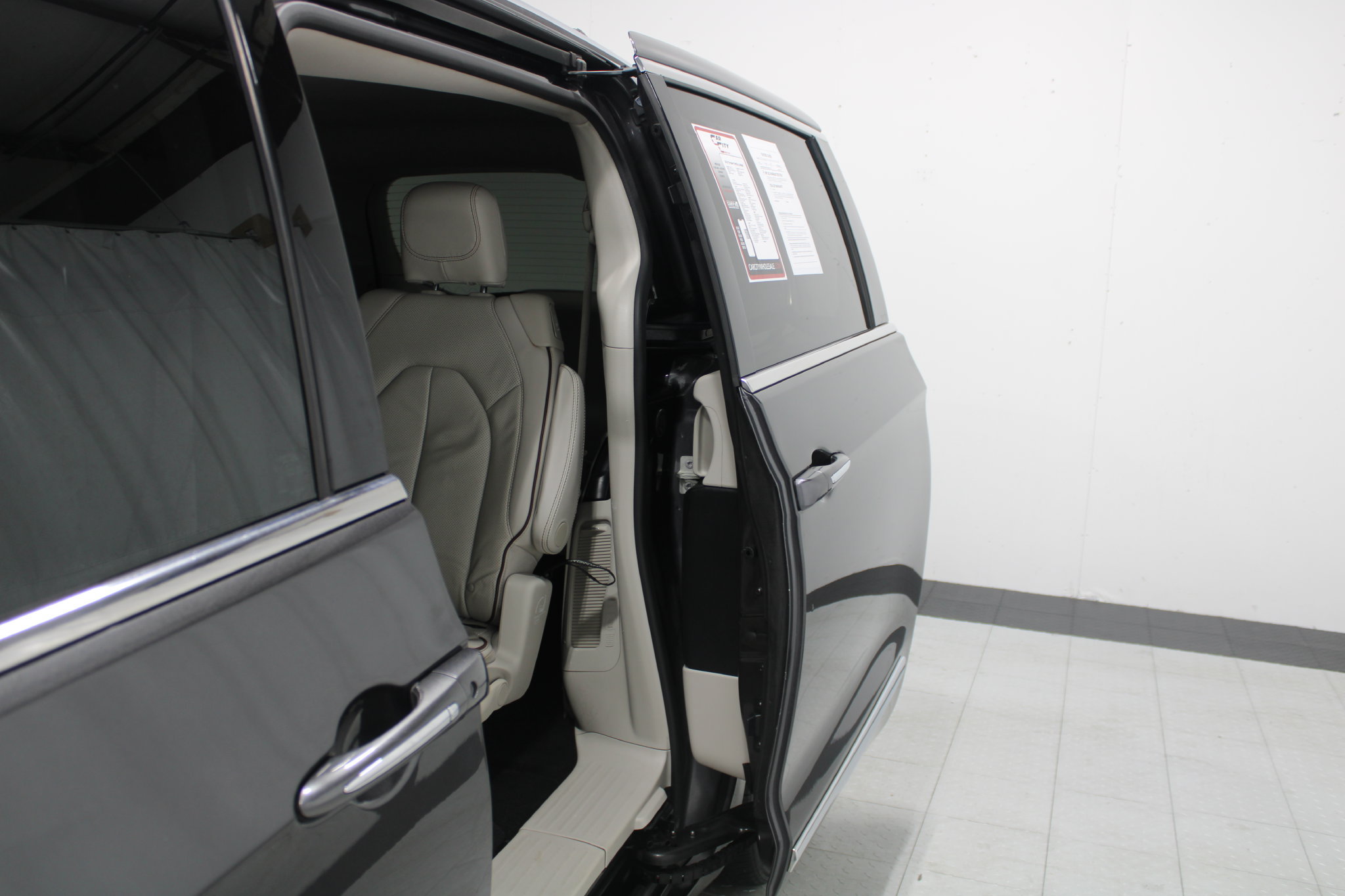 Used 2019 Chrysler Pacifica Limited FWD image 15