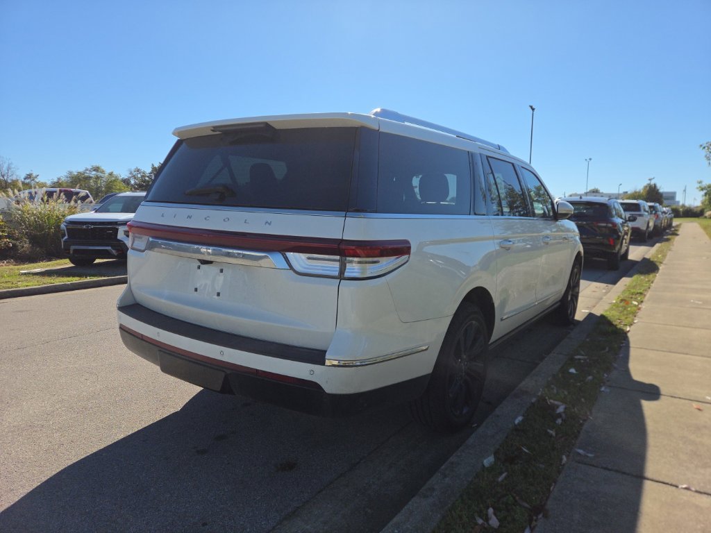 Used 2024 Lincoln Navigator L Reserve AWD/4WD image 3
