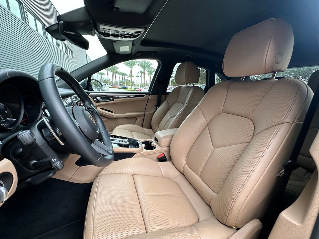Certified 2025 Porsche Macan image 5
