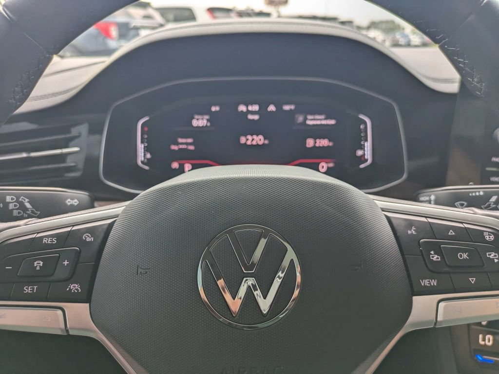 Certified 2025 Volkswagen Jetta SEL FWD image 30