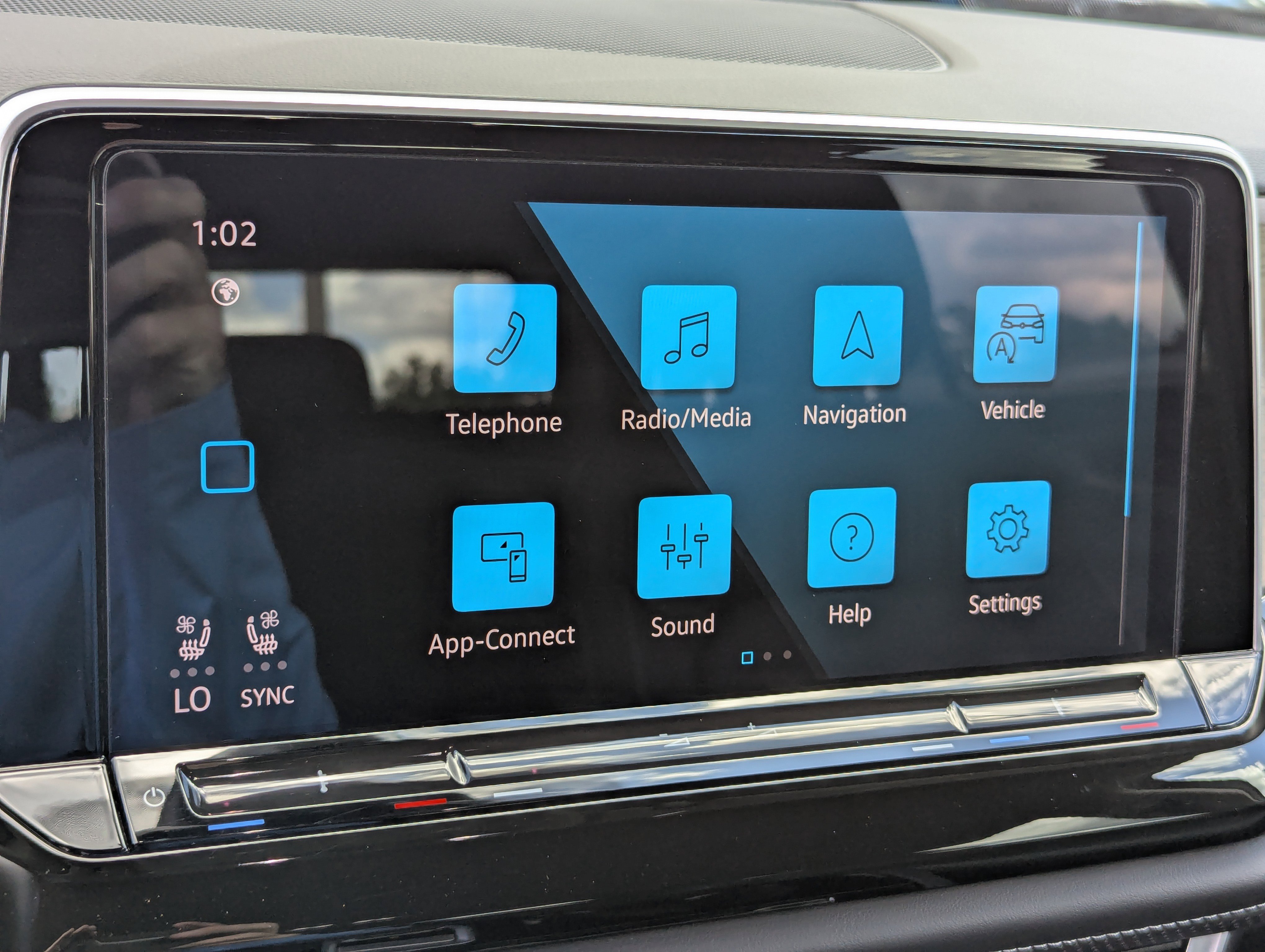 Used 2025 Volkswagen Atlas SE image 23