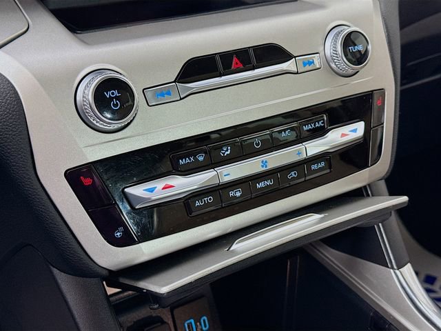 Used 2021 Ford Explorer XLT w/ Equipment Group 202A image 16