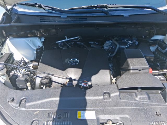 Used 2019 Toyota Highlander LE w/ Carpet Mat Package (TMS) AWD/4WD image 20
