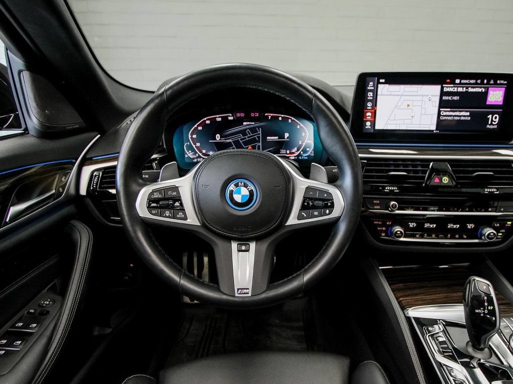 Used 2023 BMW 530e xDrive w/ Premium Package AWD/4WD image 13