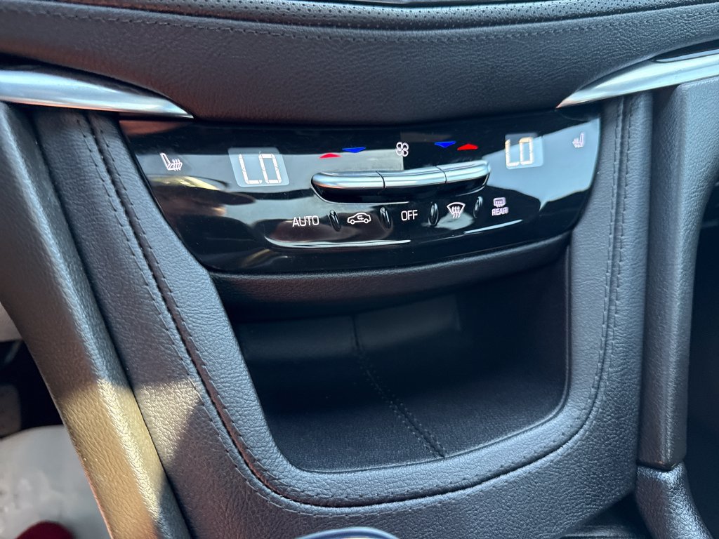 Used 2023 Cadillac XT6 Luxury AWD/4WD image 17