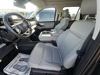 Used 2025 Ford Expedition Active AWD/4WD image 11