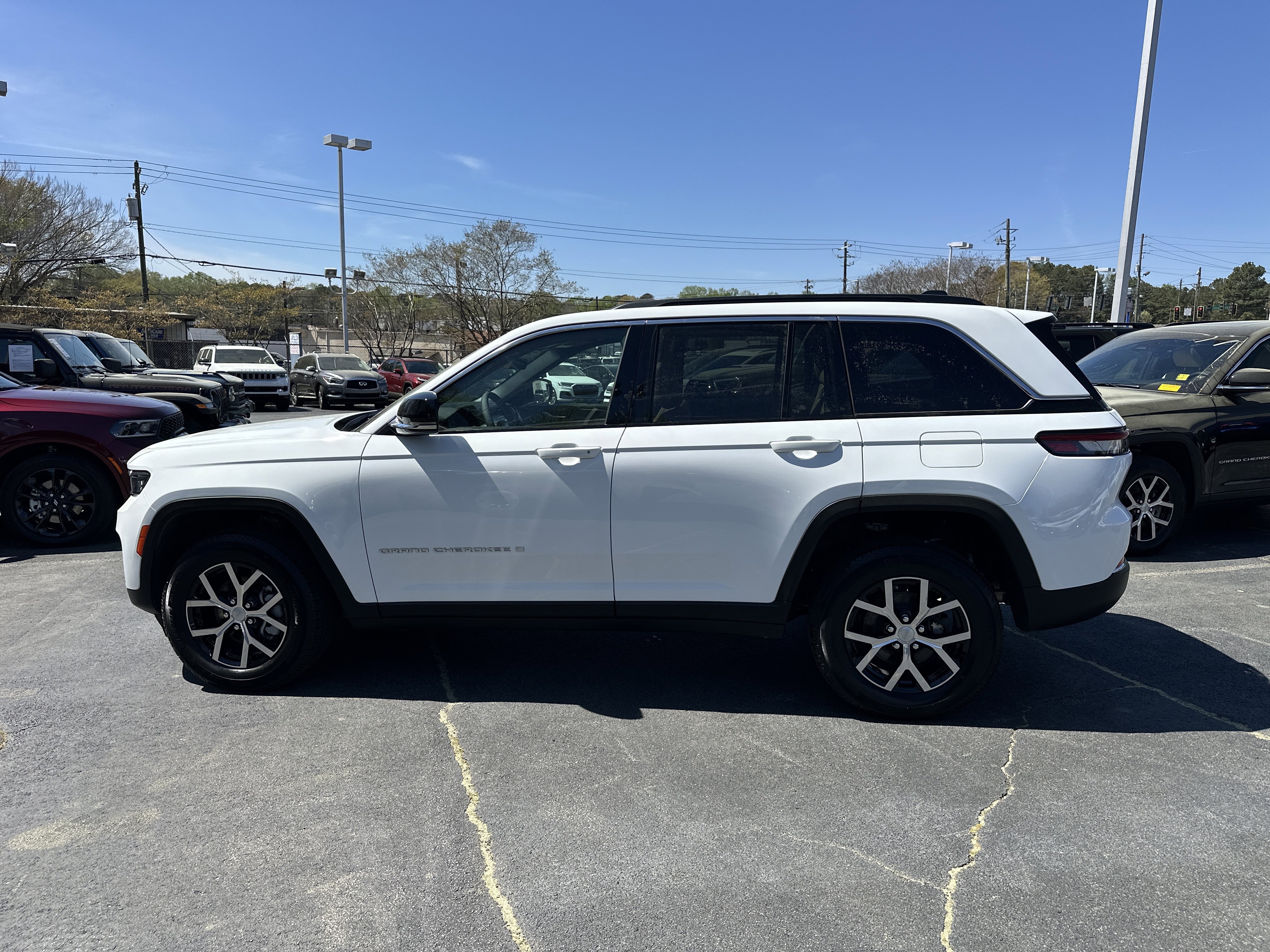 Used 2025 Jeep Grand Cherokee Limited AWD/4WD image 6