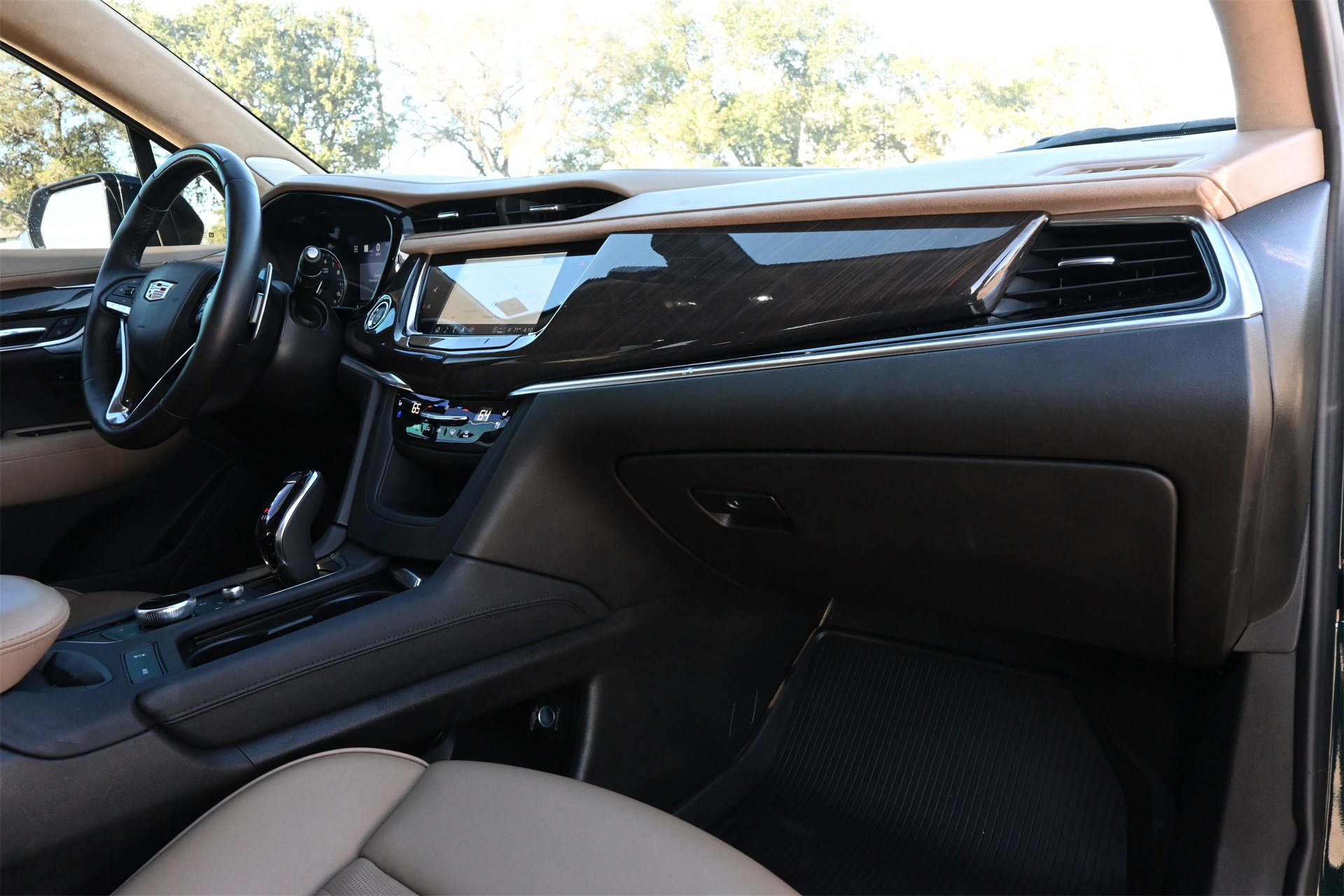 Certified 2024 Cadillac XT6 Sport w/ Platinum Package image 26