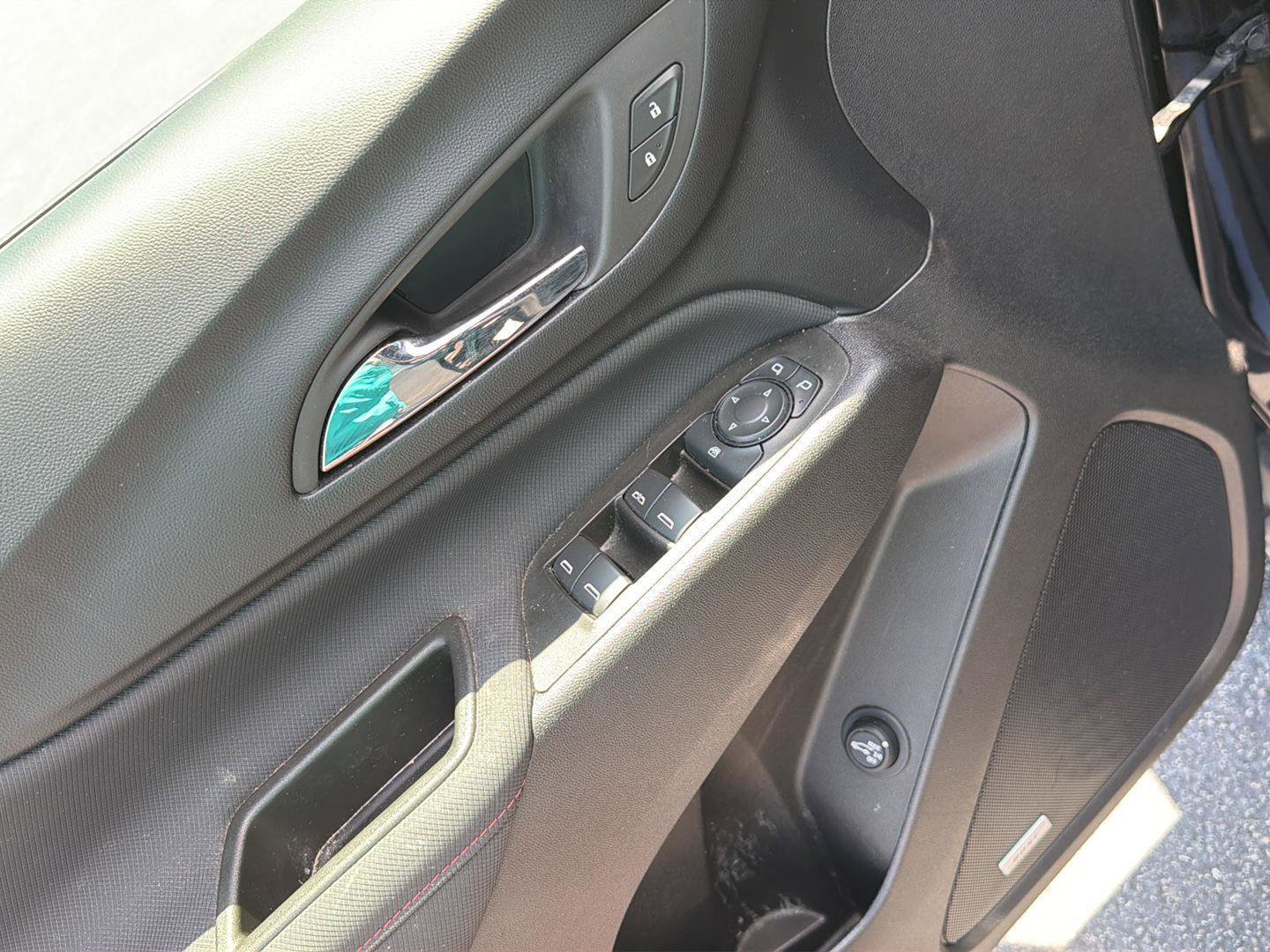 Used 2024 Chevrolet Equinox RS w/ RS Leather Package FWD image 31