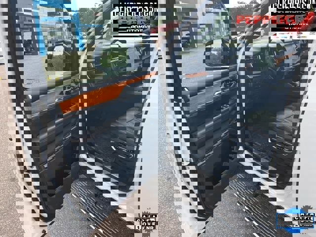 Used 2024 Jeep Grand Wagoneer L Series III image 10