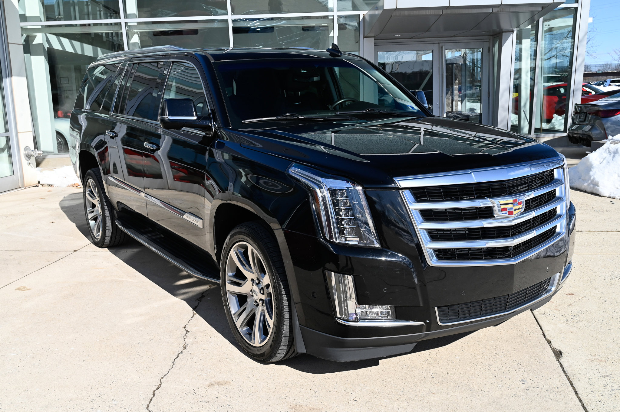 Used 2017 Cadillac Escalade ESV Luxury image 3