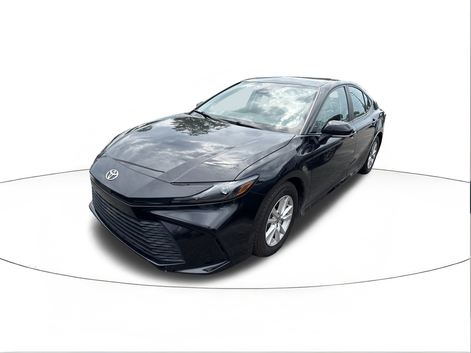 Used 2025 Toyota Camry LE FWD image 4