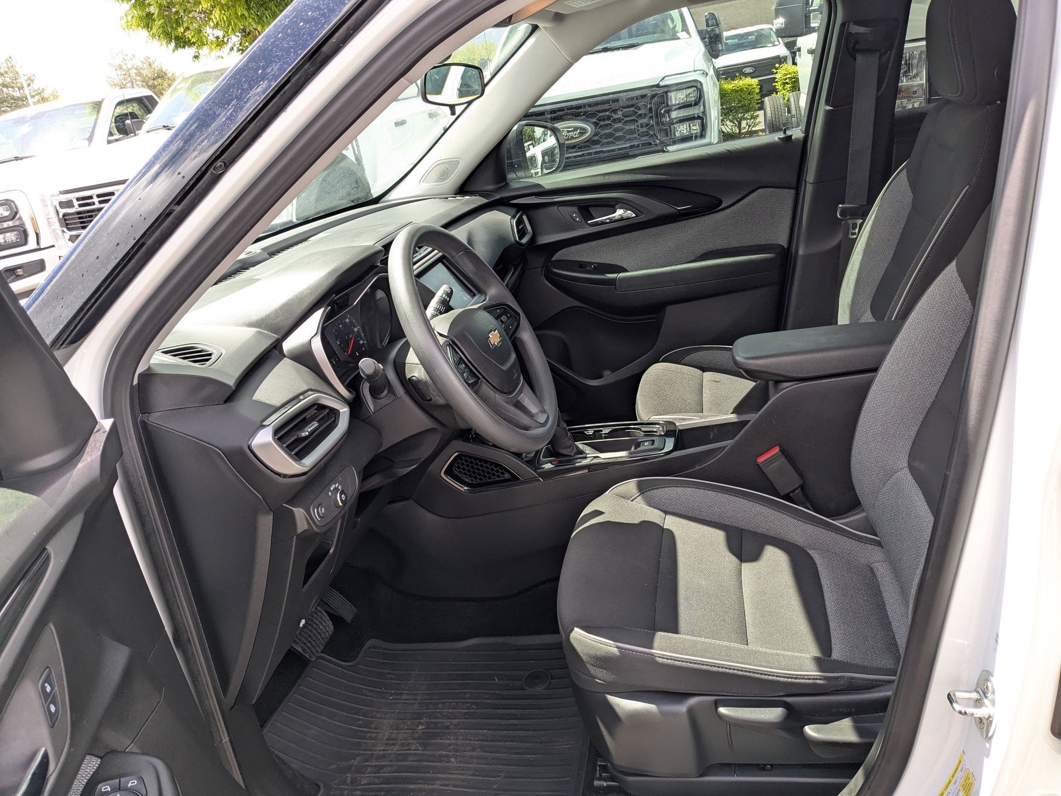 Used 2023 Chevrolet TrailBlazer LS FWD image 18