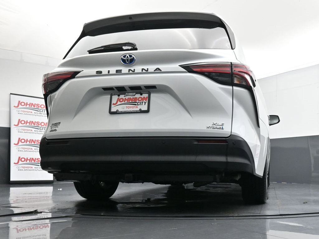 Used 2022 Toyota Sienna XLE image 23