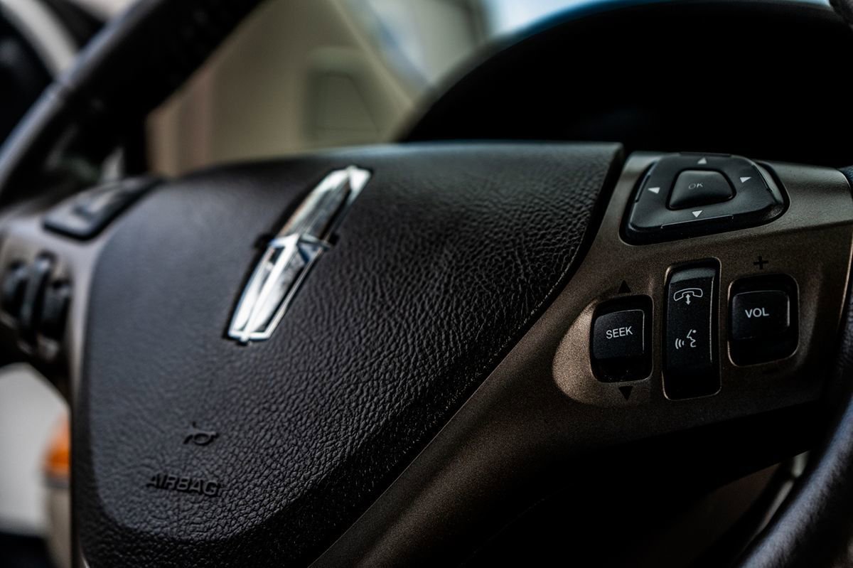 Used 2012 Lincoln MKX AWD image 28