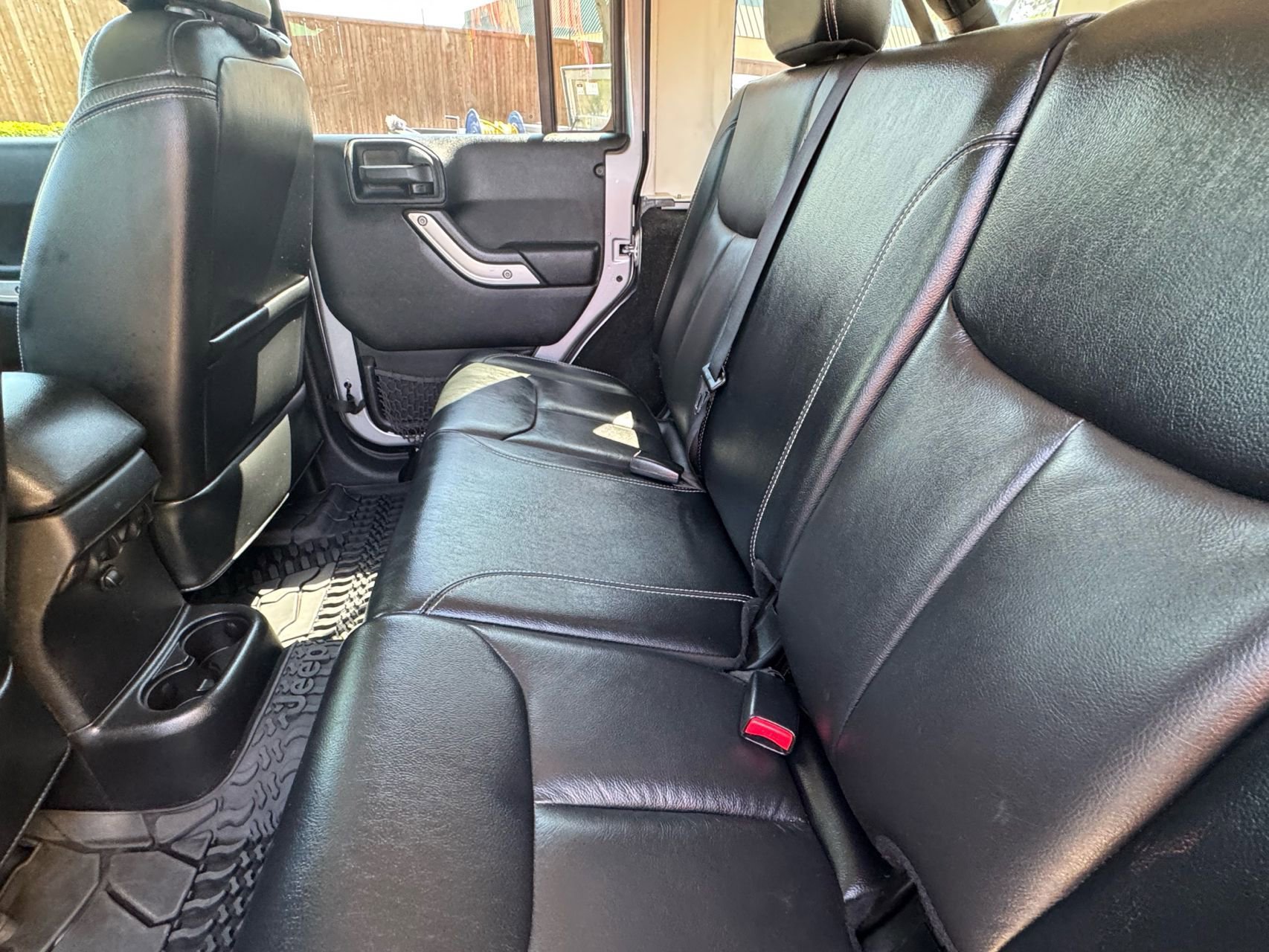 Used 2016 Jeep Wrangler Unlimited Rubicon w/ Connectivity Group image 24