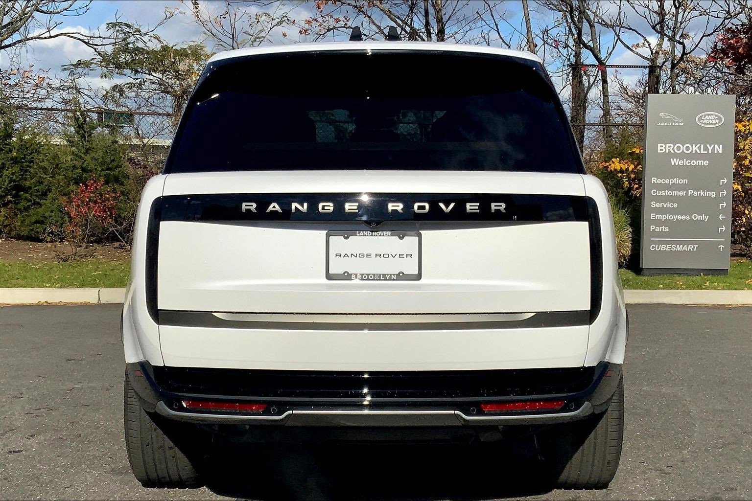 New 2025 Land Rover Range Rover SE image 4