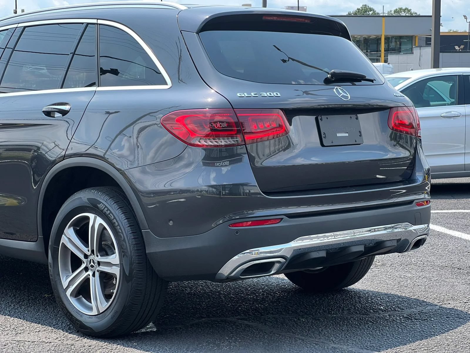 Used 2021 Mercedes-Benz GLC 300 4MATIC w/ Driver Assistance Package image 5