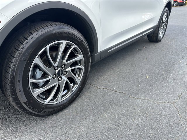 Certified 2022 Lincoln Corsair AWD w/ Equipment Group 101A image 12