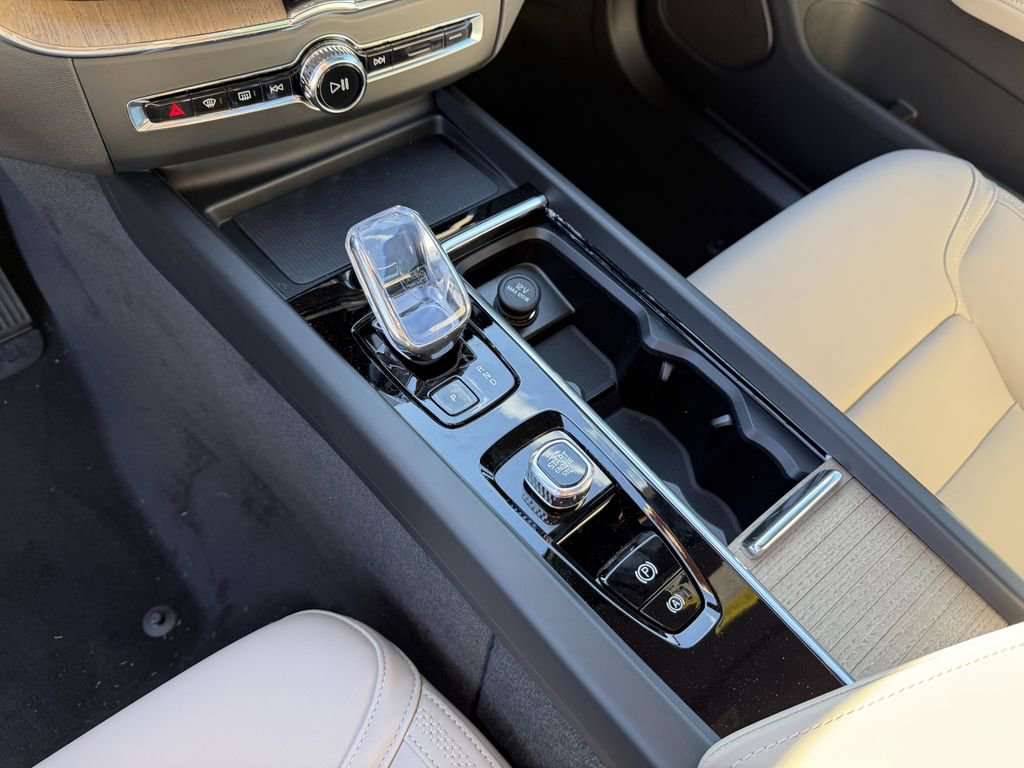 New 2026 Volvo XC60 B5 Plus w/ Climate Package image 22