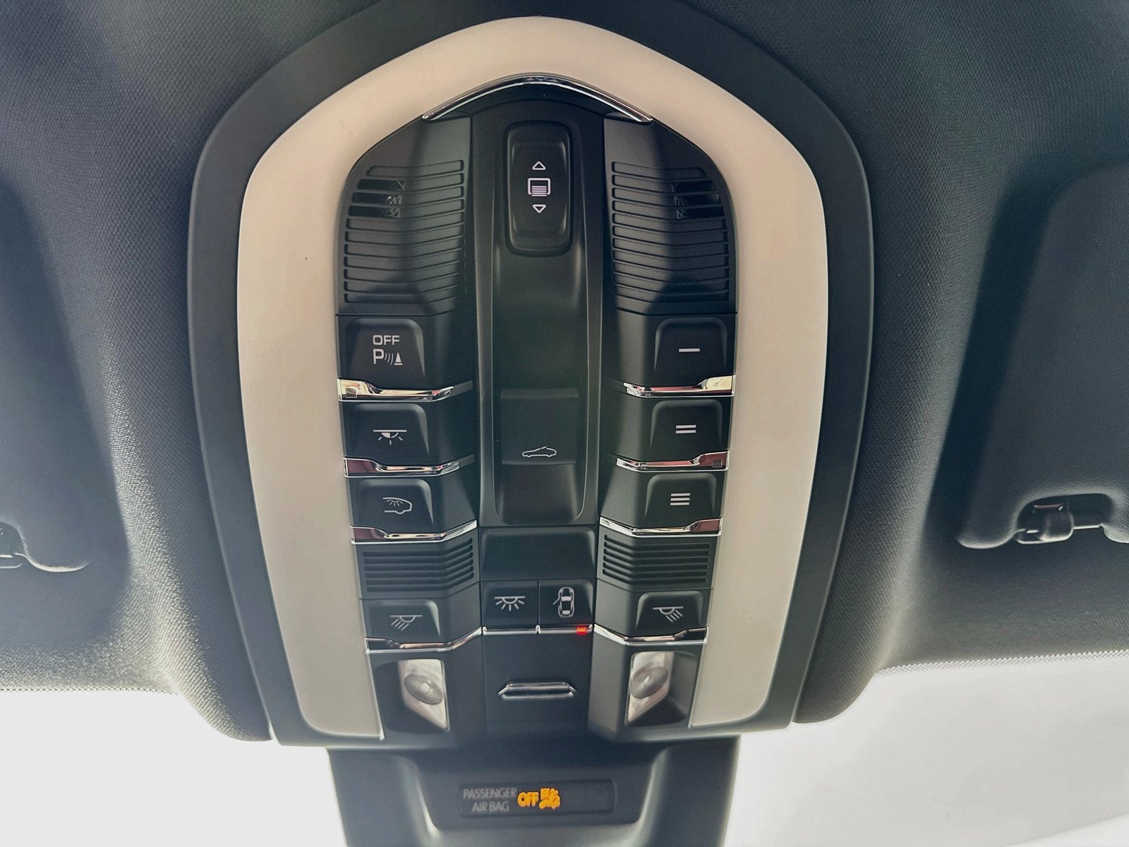 Used 2026 Porsche Macan AWD/4WD image 32