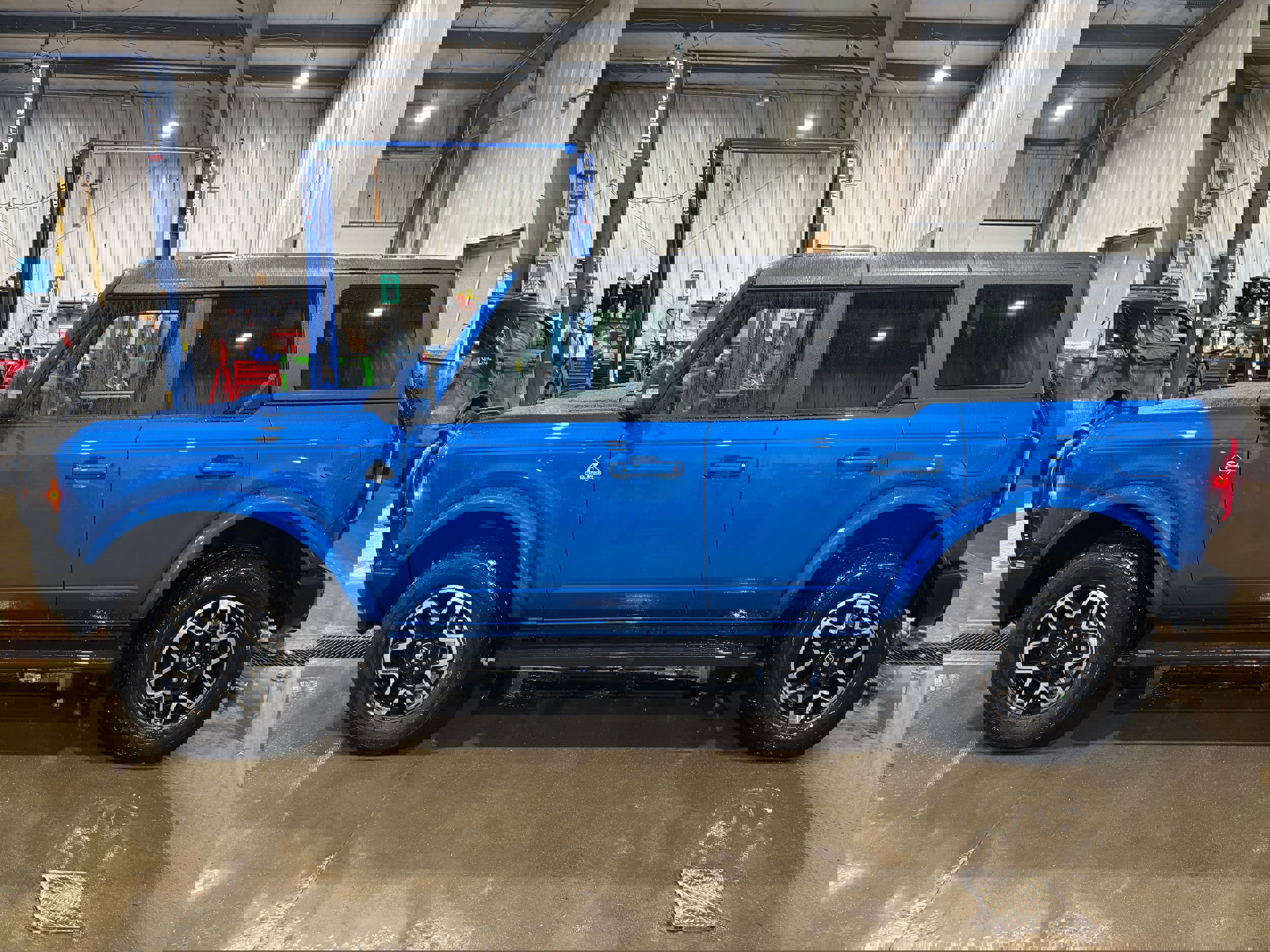 Used 2024 Ford Bronco Outer Banks image 3