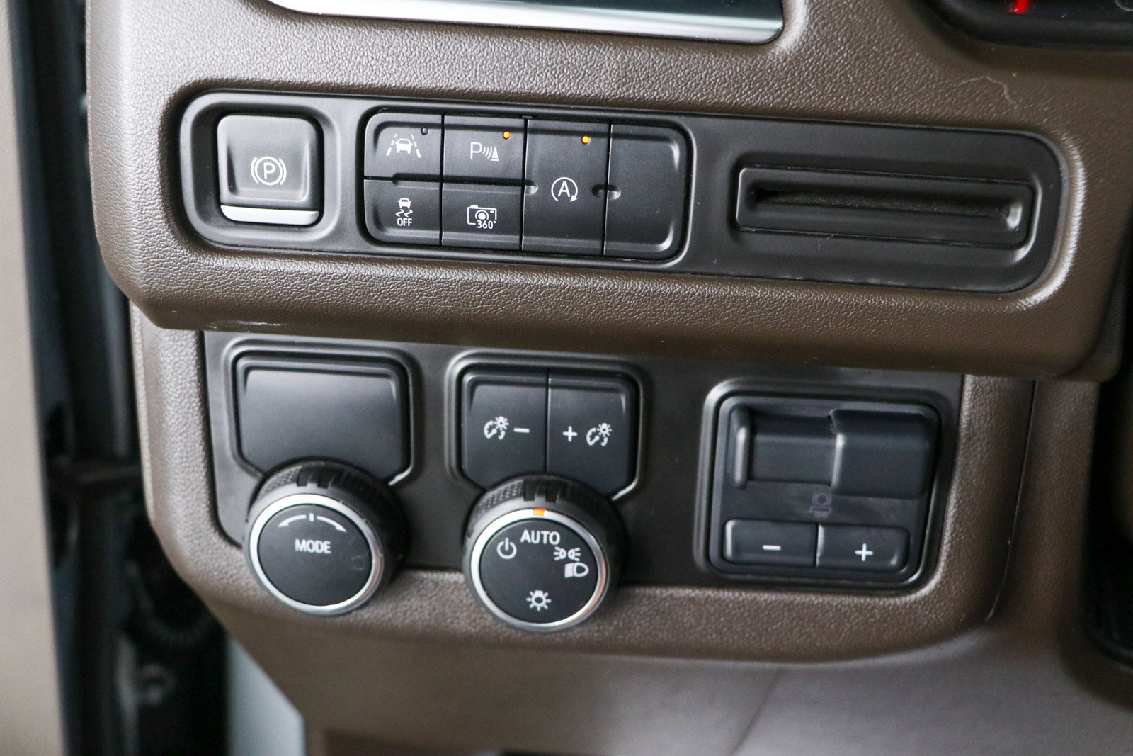 Used 2024 Chevrolet Tahoe LT w/ LT Signature Package RWD image 23