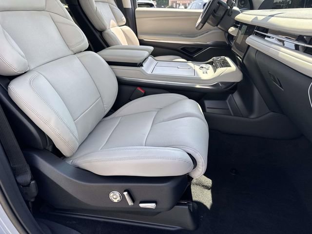New 2026 Lincoln Navigator L Reserve AWD/4WD image 9