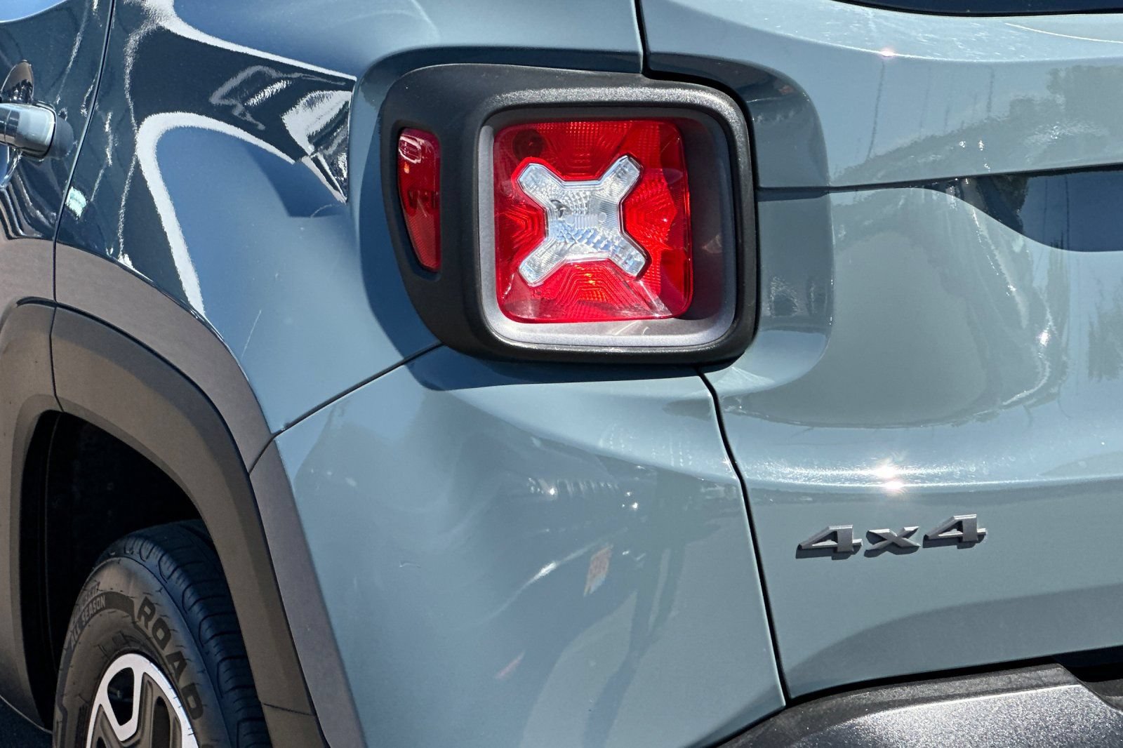 Used 2016 Jeep Renegade Trailhawk AWD/4WD image 26
