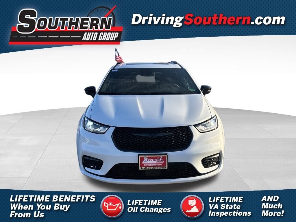 New 2026 Chrysler Pacifica Select w/ S Appearance Package