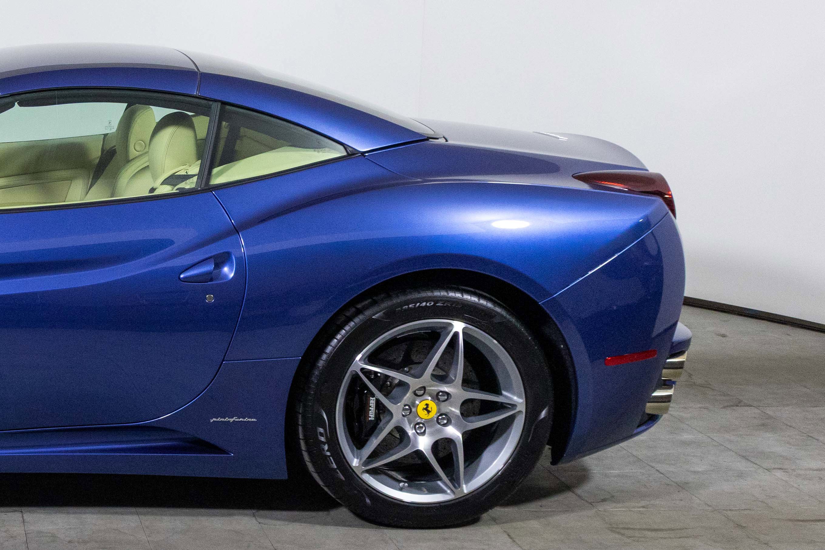 Used 2010 Ferrari California image 22