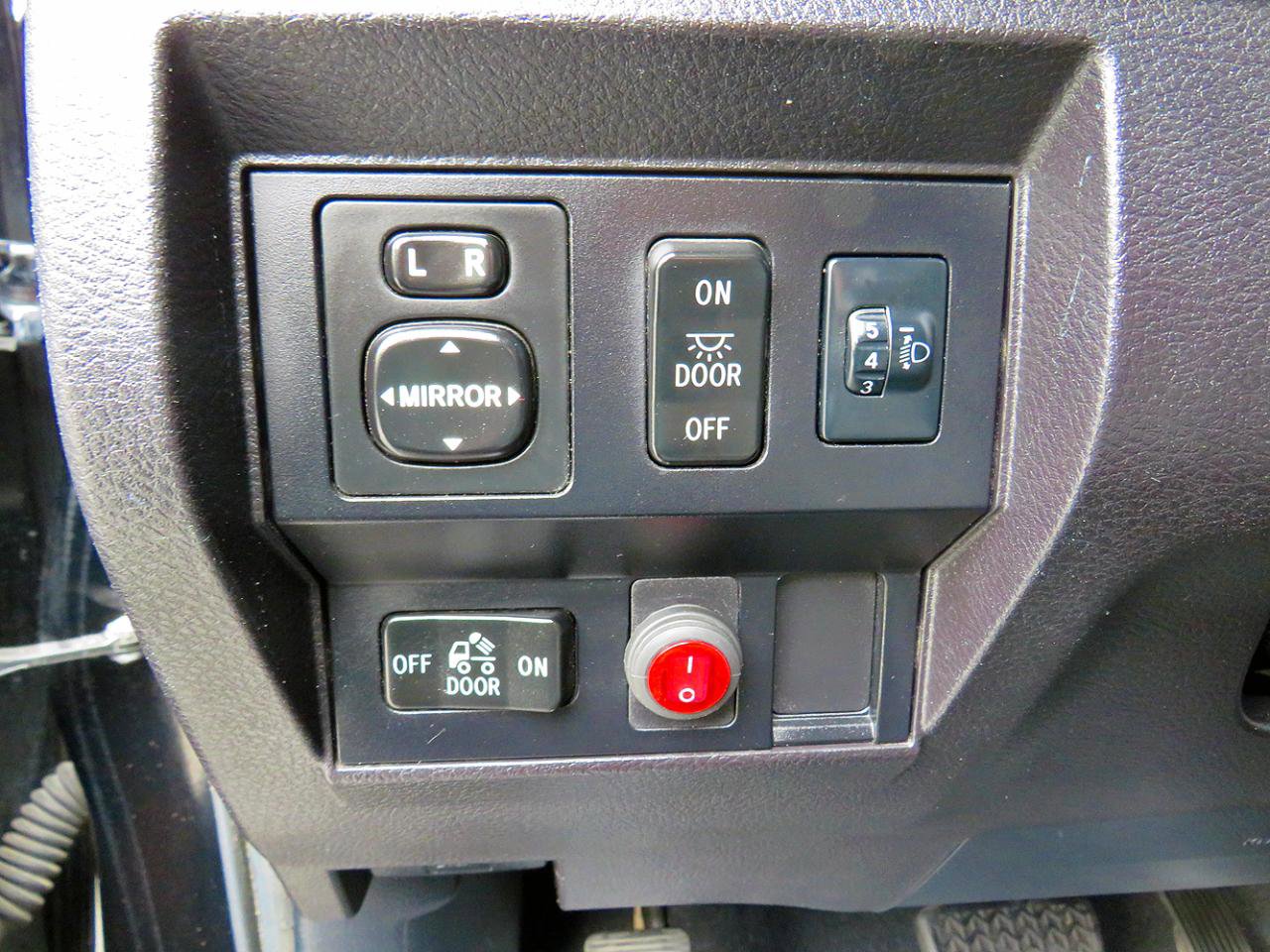 Used 2015 Toyota Tundra SR5 w/ SR5 Upgrade Package AWD/4WD image 26