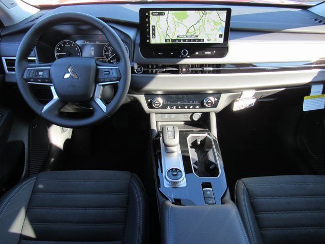 New 2025 Mitsubishi Outlander SE image 9