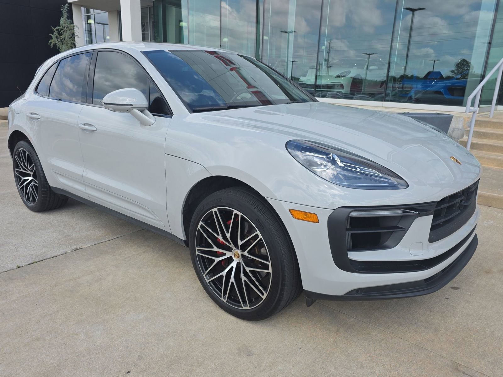 Certified 2023 Porsche Macan S image 9