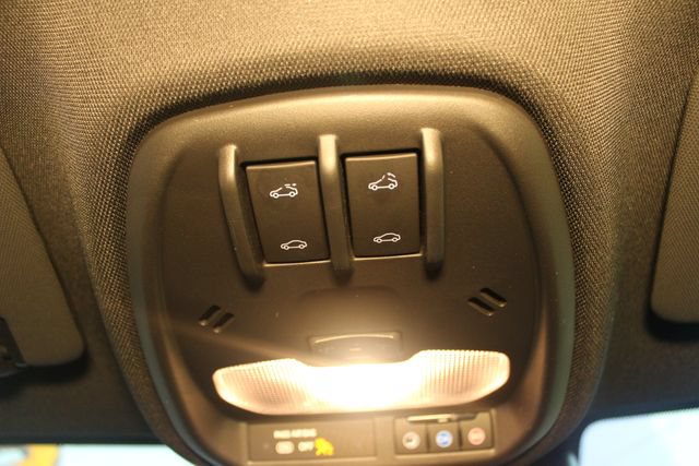 Used 2025 Chevrolet Trax RS w/ Sunroof Package FWD image 25