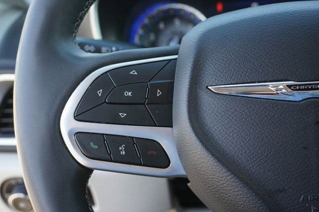 Used 2024 Chrysler Pacifica Touring-L image 22